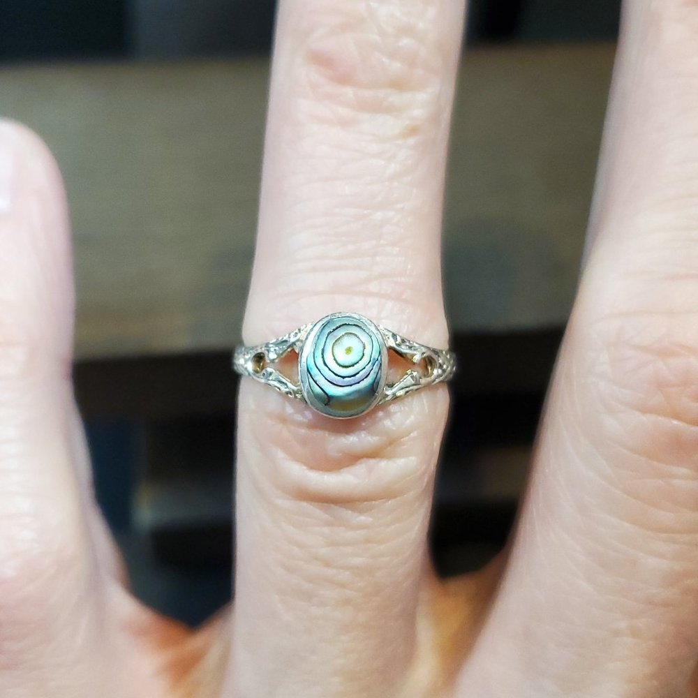 Size 5.75 925 Sterling Silver Small Oval Abalone Ring